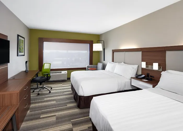 Top-Rated Hotels Near Loyola University Chicago