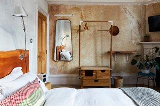 Best for Romantic weekends that wont break the bank  What's the story  Stairs from the streetlevel pub  consistently...